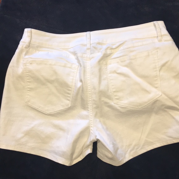 APT 9 shorts - Picture 2 of 2